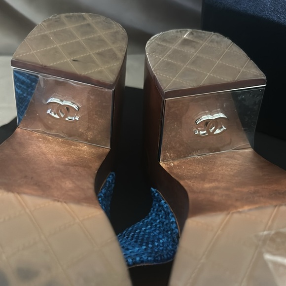 Chanel Navy Blue Tweed wooden Platform sandals with chain Embellishments - Picture 8 of 9